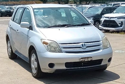 トヨタ ISTの写真